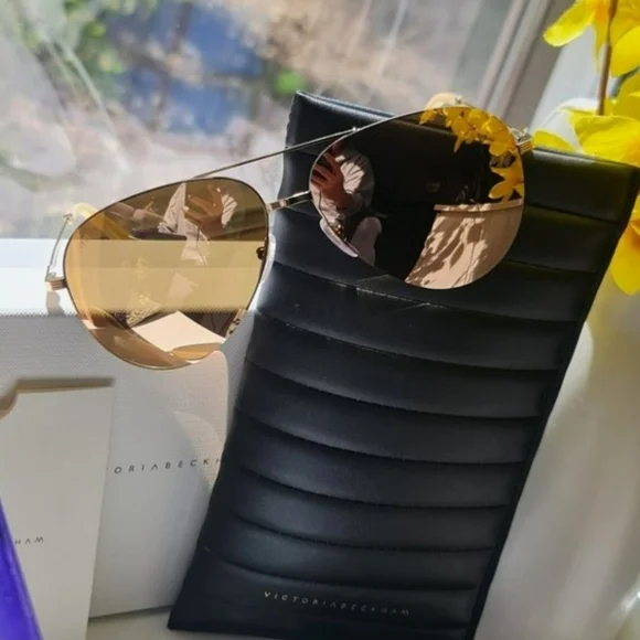 SOLD!! Victoria Beckham Aviator Sunglasses 18ct Gold 62mm S119 × 118ct - Picture 1 of 12